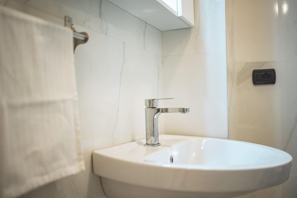 Al Torrente Apartment Monza - Milano + Free Wifi Seveso Buitenkant foto